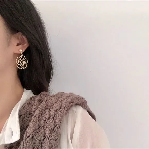 New Rose Earrings 14K Gold Earrings Flower Earrings Bridgerton Style Matt - Picture 6 of 6